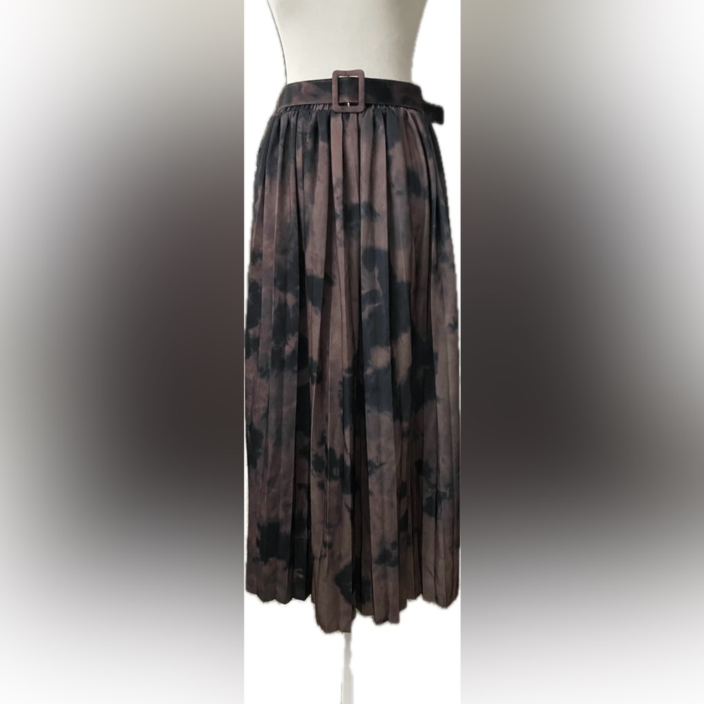 NWOT SHEIN Black Tie Dyed Pleated Skirt